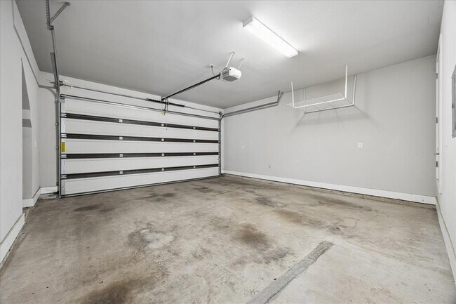 Building Photo - 5006 Pecan Springs Rd