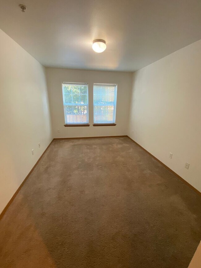 Building Photo - 3.bd/2.5ba Townhouse in Puyallup