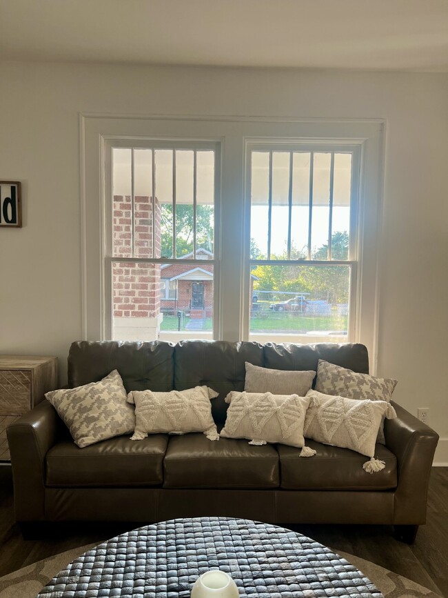 Building Photo - Charming 4-Bedroom Home for Rent/Sale