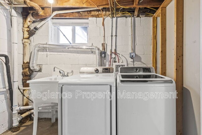 Building Photo - 3918 Usher Ave