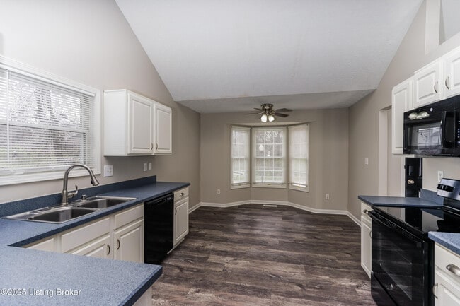 Building Photo - 9805 River Trail Dr