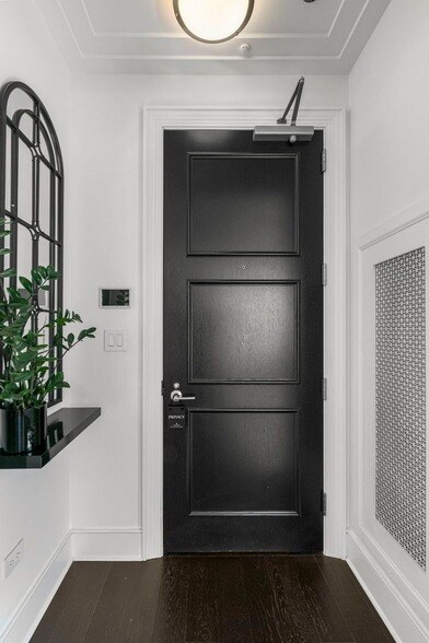 Building Photo - 118 E Erie St