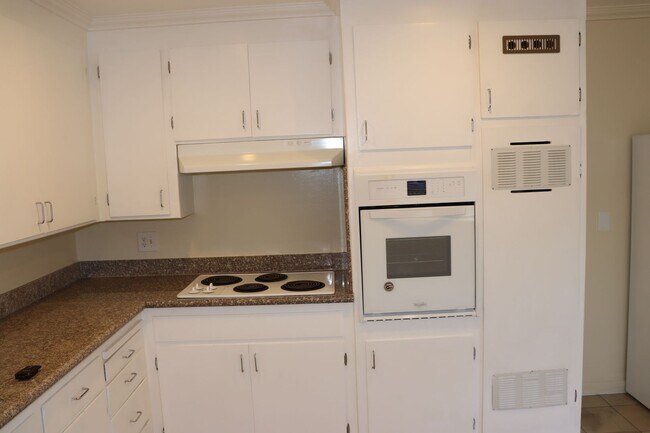 Building Photo - Unit 3