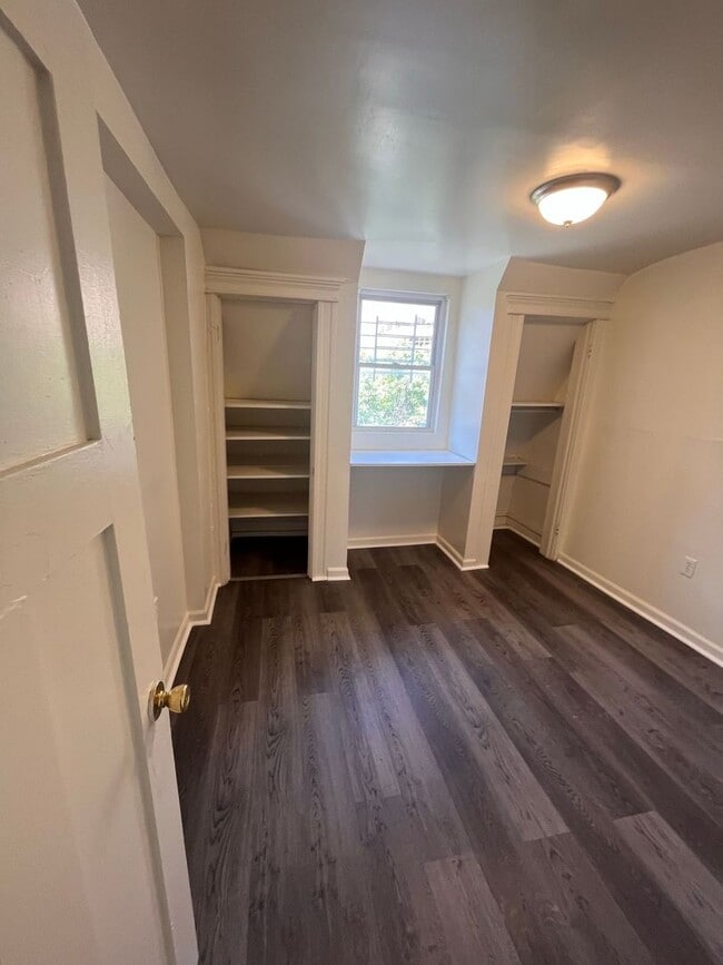 Building Photo - 2026/2027 JHU Homewood Off-Campus 6bd/3ba house w/ W/D. Available 6/6/2026