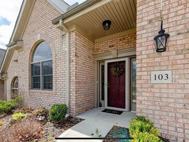 Building Photo - 3 Bedroom semi furnished Duplex type House in Imperial