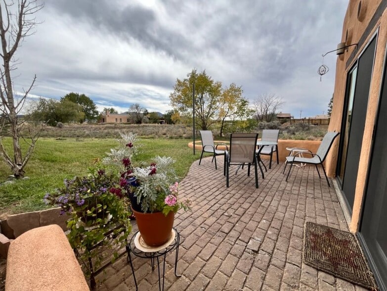 Building Photo - 128 Dona Ana Dr