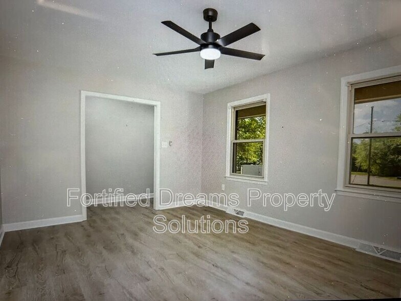 Building Photo - 1141 Carolina Cir