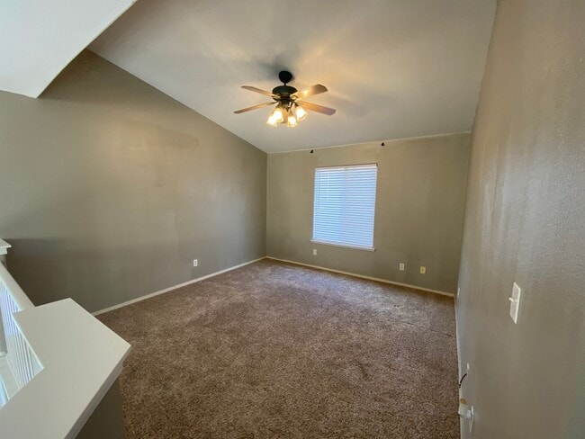 Building Photo - Great North Hanford Location