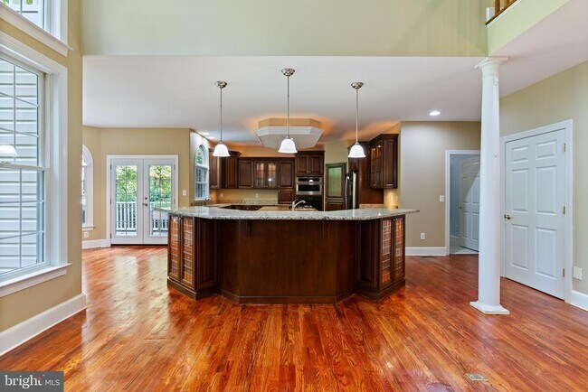 Building Photo - 45105 Mill Creek Way