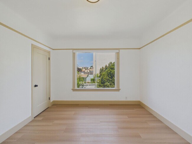 Building Photo - 58 Vale St