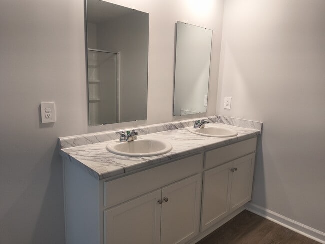 Building Photo - 44 Autumn's Wood Dr