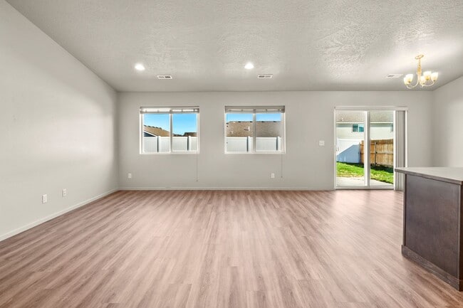 Building Photo - Newer 3 Bedroom, 2 Bath Airway Heights Ran...
