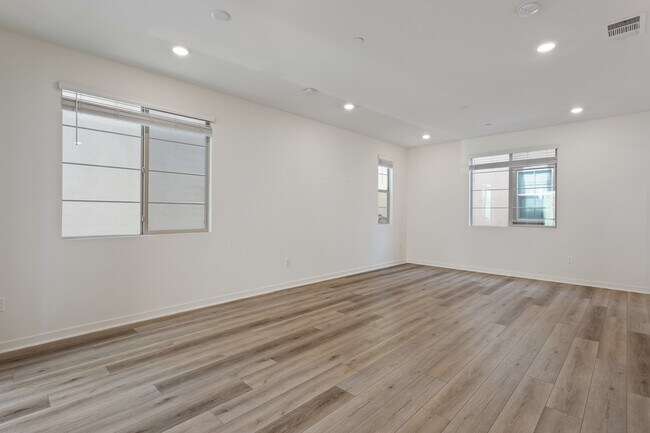 Building Photo - 839 Cranberry Way