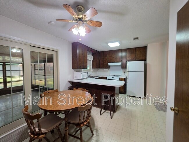 Building Photo - 5505 Fairview Dr