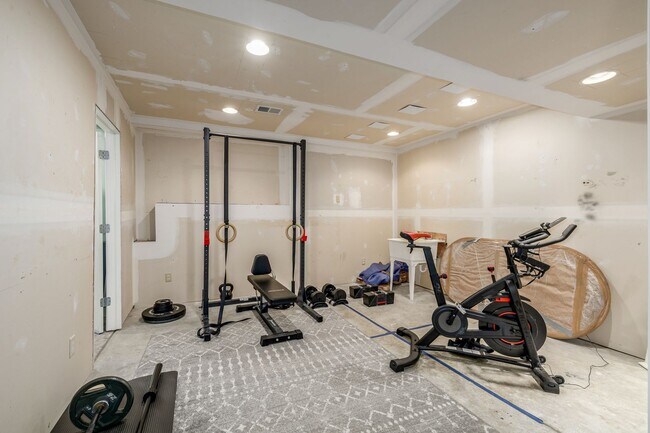 Building Photo - $0 DEPOSIT OPTION. BEAUTIFULLY MAINTAINED ...