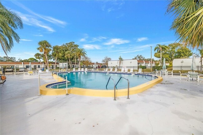 Building Photo - 9224 Mission Oaks Blvd