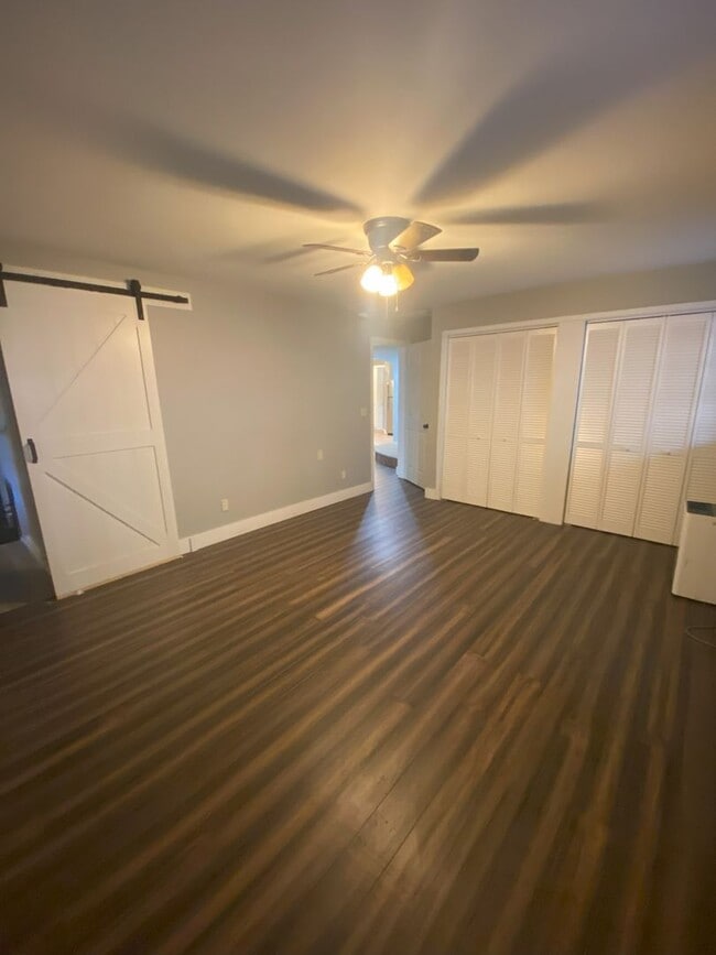 Building Photo - mende167