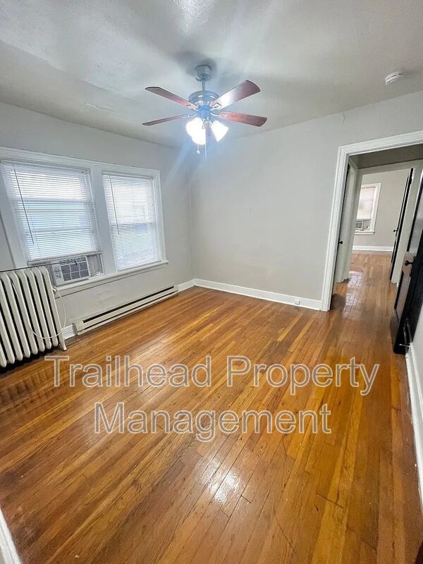 Building Photo - 4013 Charlotte St