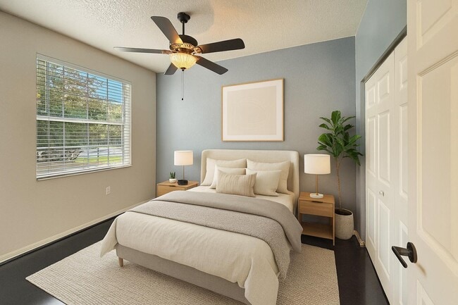 Building Photo - 2400 E Aragon Blvd