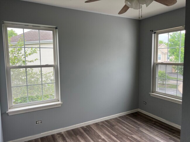 Building Photo - 460 Lancaster Dr