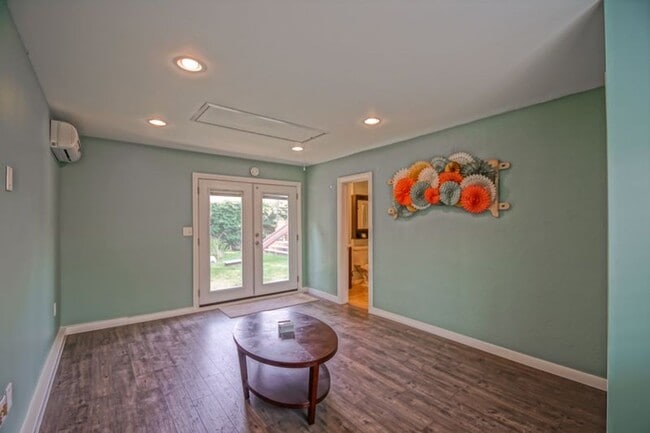 Building Photo - Beautifully Remodeled, Bright & Airy Home w/ Detached Bonus Room w/ Bath & 1-Car Garage, Front Ya...