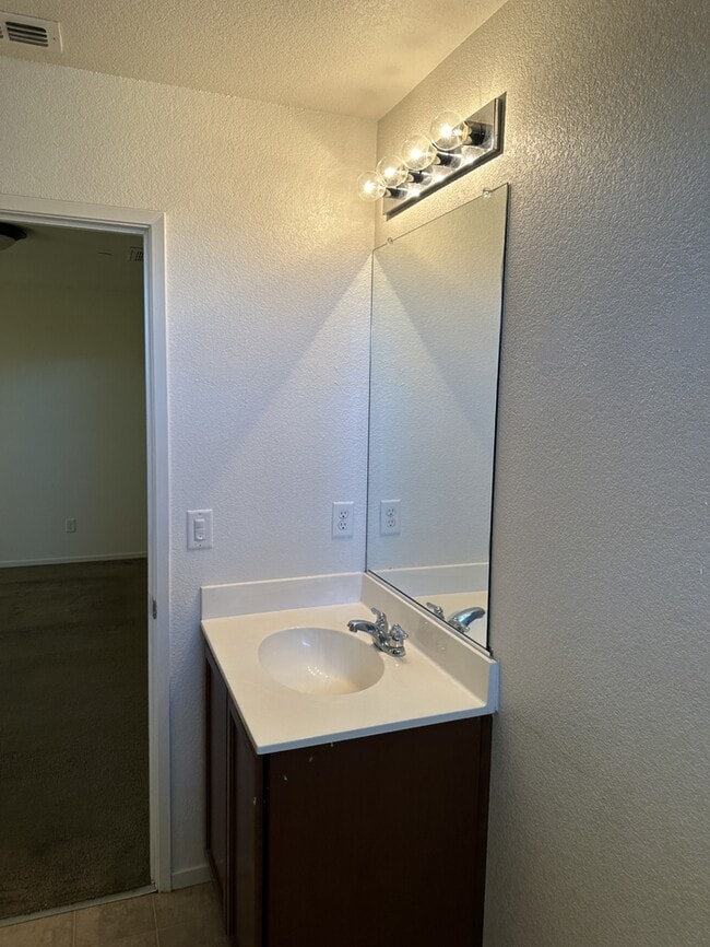 Building Photo - Stockton 4 Bedroom 2.5 Bathroom Home.