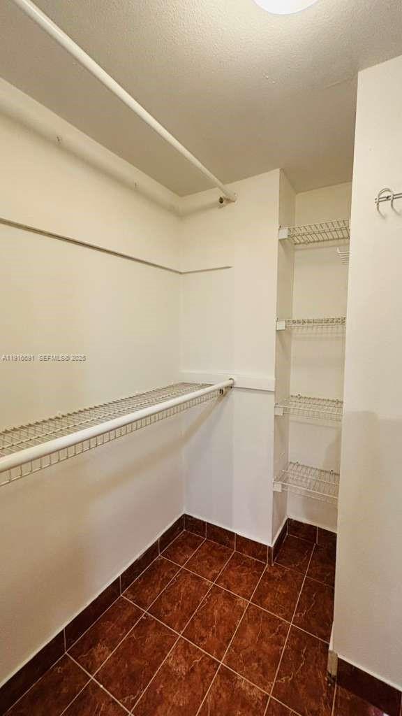 Building Photo - 3625 N Country Club Dr