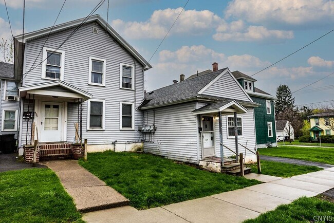 Building Photo - 425 Schuyler St