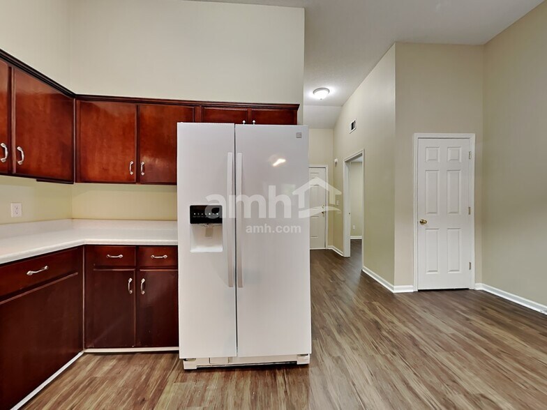 Building Photo - 117 W Tisbury Ln