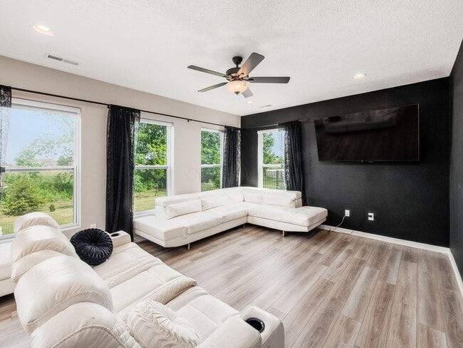 Building Photo - 7233 Celebration Dr