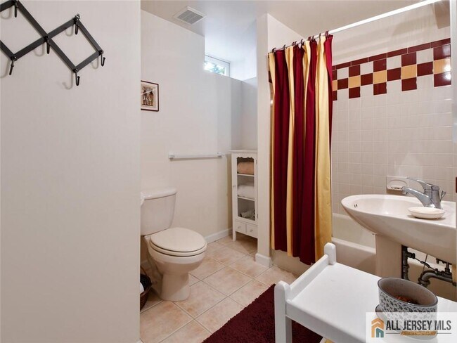 Building Photo - 27 Bodine Dr