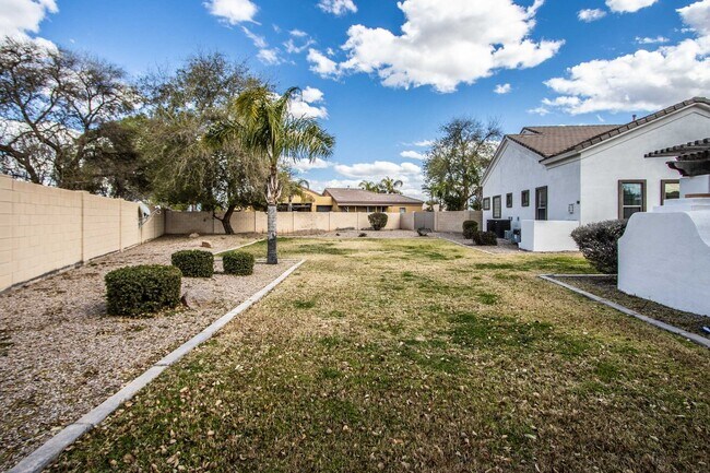 Building Photo - Oh Wow!! Beautiful 5BR/3.5BA Custom Home w...