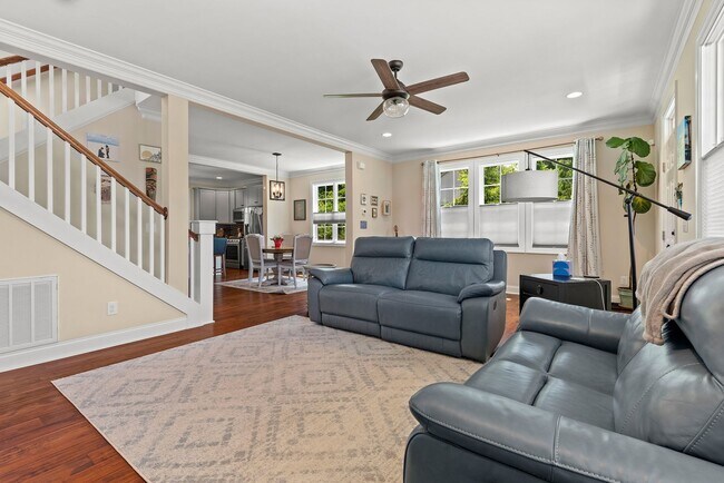 Building Photo - Stunning 4 Bedroom in Downtown Durham with Large Fenced Yard!