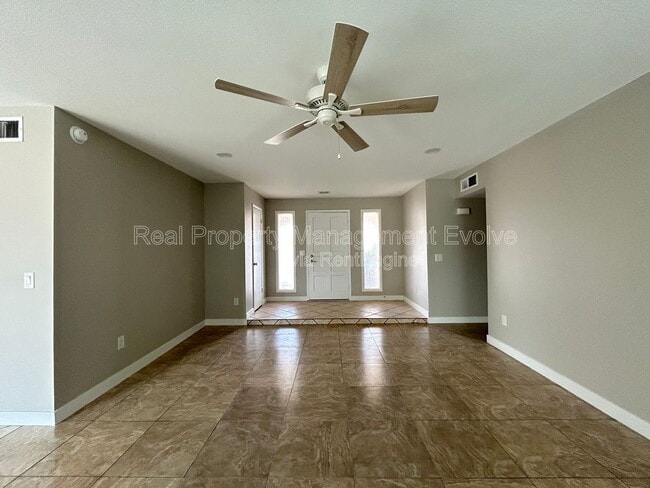 Building Photo - 3416 S Westfall Ave