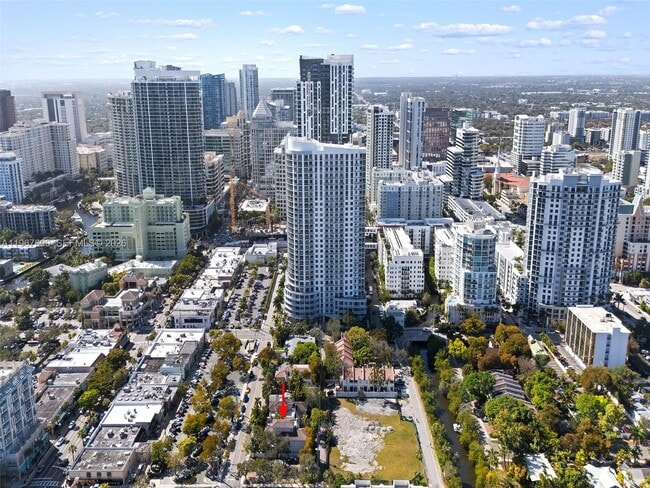 Building Photo - 827 SE 2nd Ct