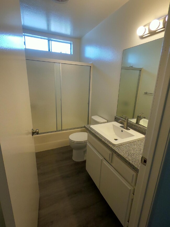 2nd Bathroom - 12035 Washington Pl