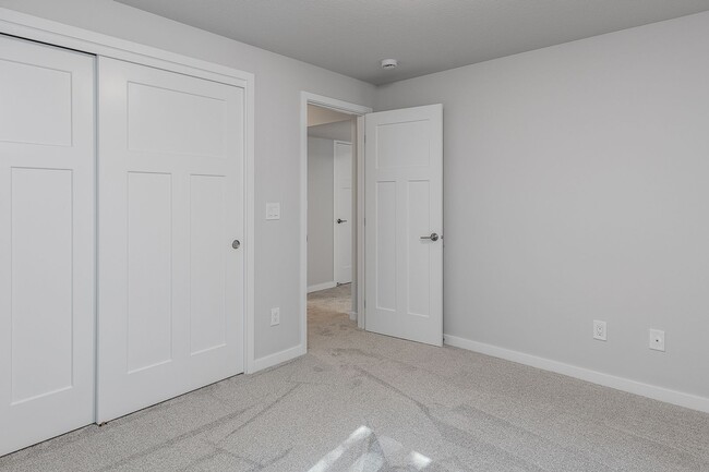 Building Photo - Great 3 Bedroom Single-Family Home in Urbandale