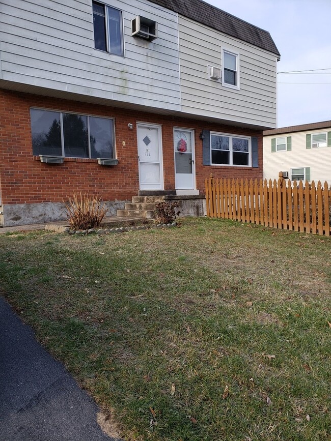 Building Photo - Beautiful 3 bedroom 1.5 Bathroom unit located within East Pennsboro Area School District