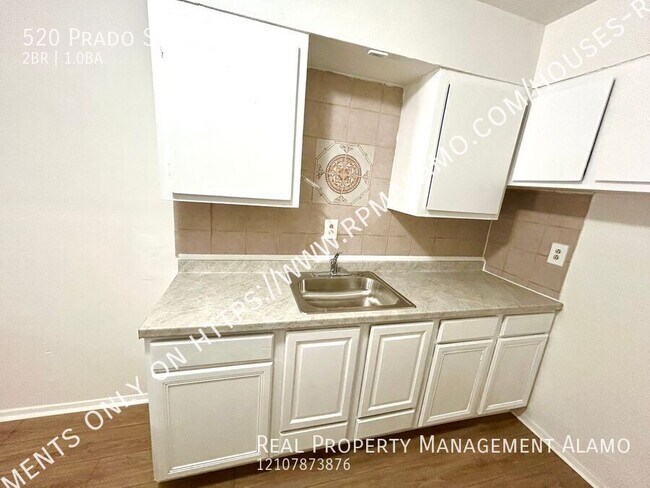 Building Photo - 520 Prado St