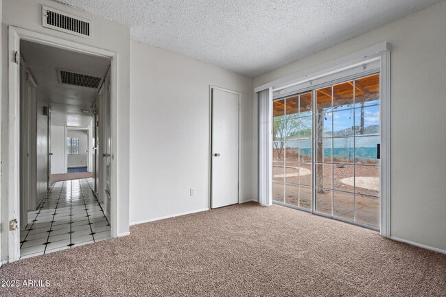 Building Photo - 13 E Desert Dr