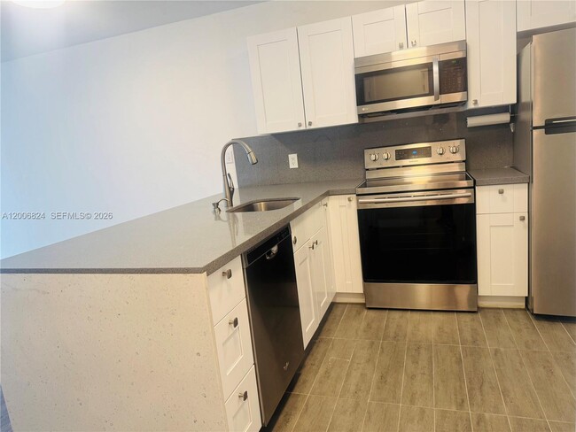 Building Photo - 2600 NE 135th St