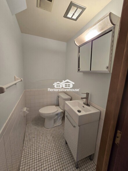 Building Photo - 32 Woodpecker Ridge Rd