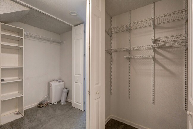 Building Photo - Amazing Bridle Trails 3BR 1.75BA Townhome ...