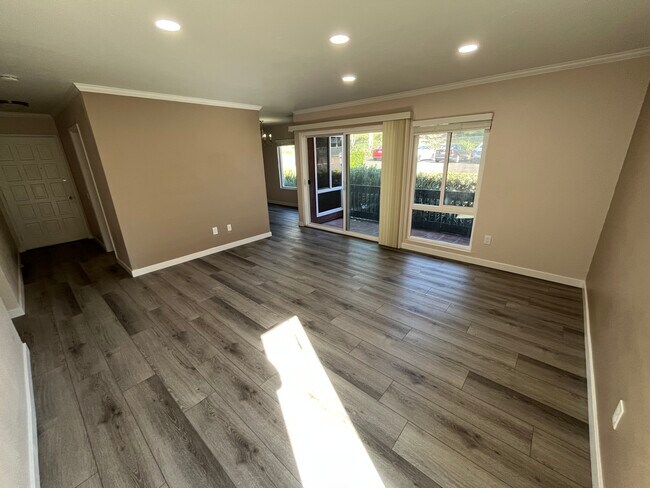 Building Photo - 17131 W Bernardo Dr