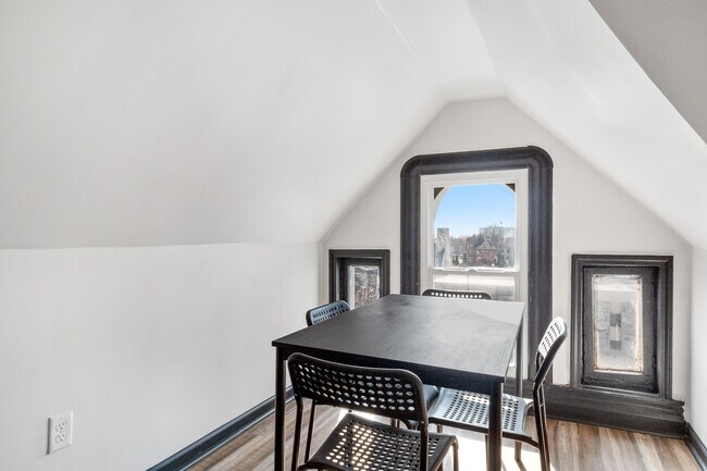 Building Photo - 4315 Delmar Blvd