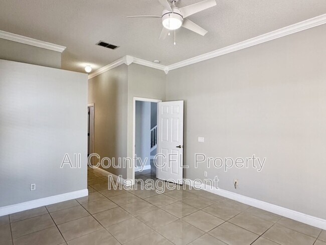 Building Photo - 2300 The Oaks Blvd