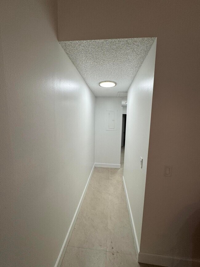 Building Photo - 1148 Summit Trail Cir