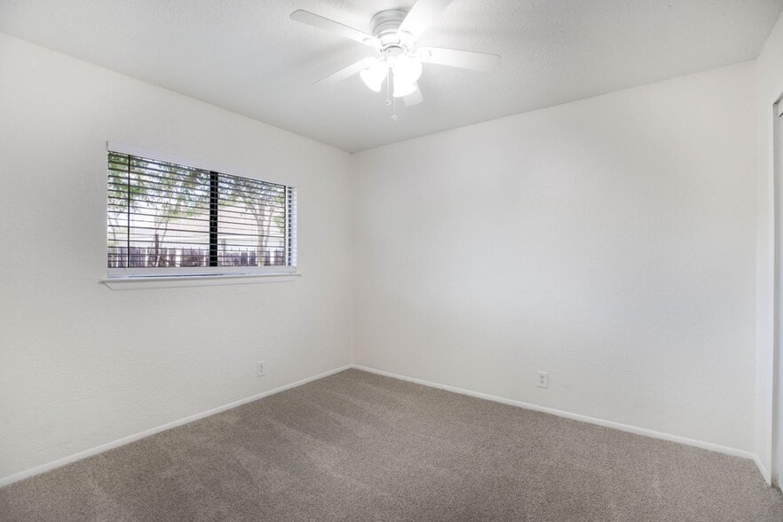 Building Photo - 7506 Lincoln Village Dr