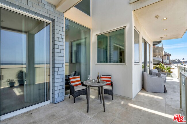 Building Photo - 1351 Palisades Beach Rd