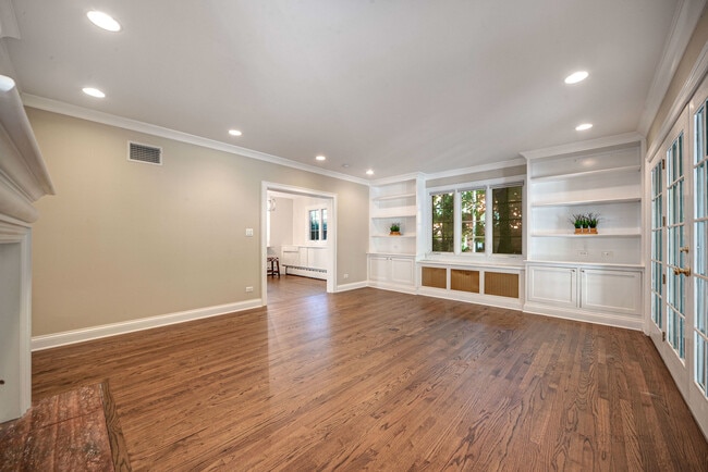 Building Photo - 662 Greenview Pl